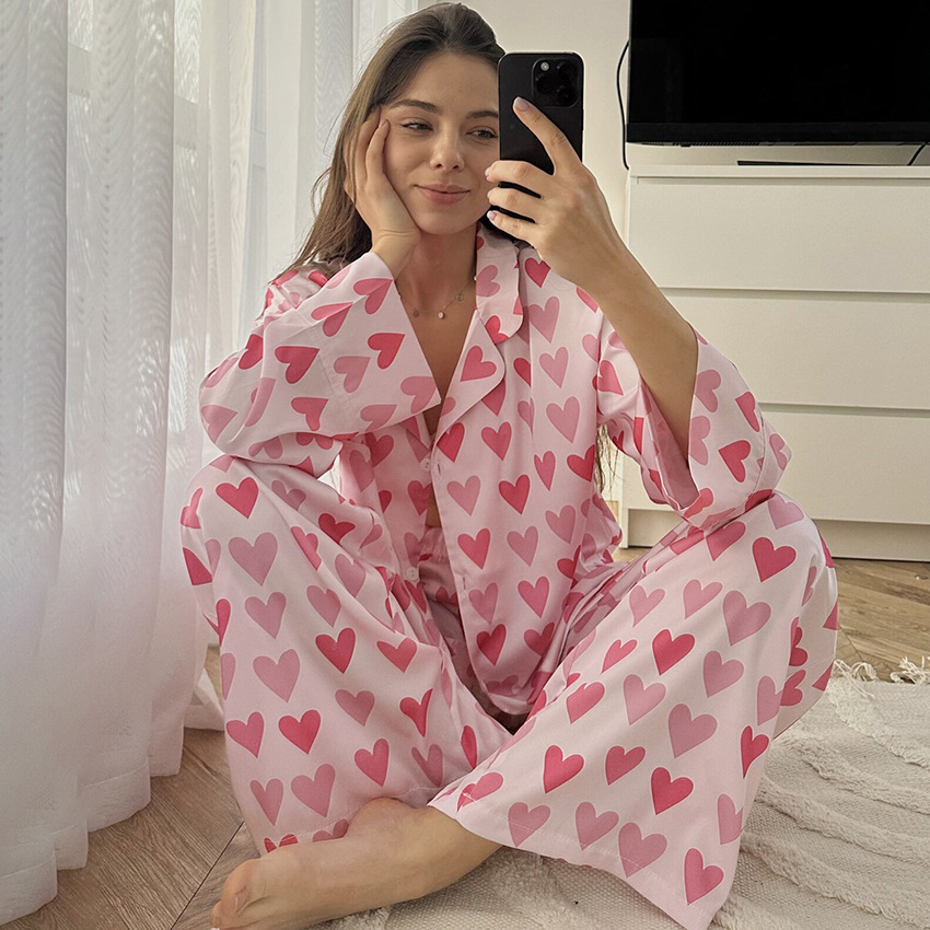 Chic Winter Pyjama Set For Women With Heart Pattern