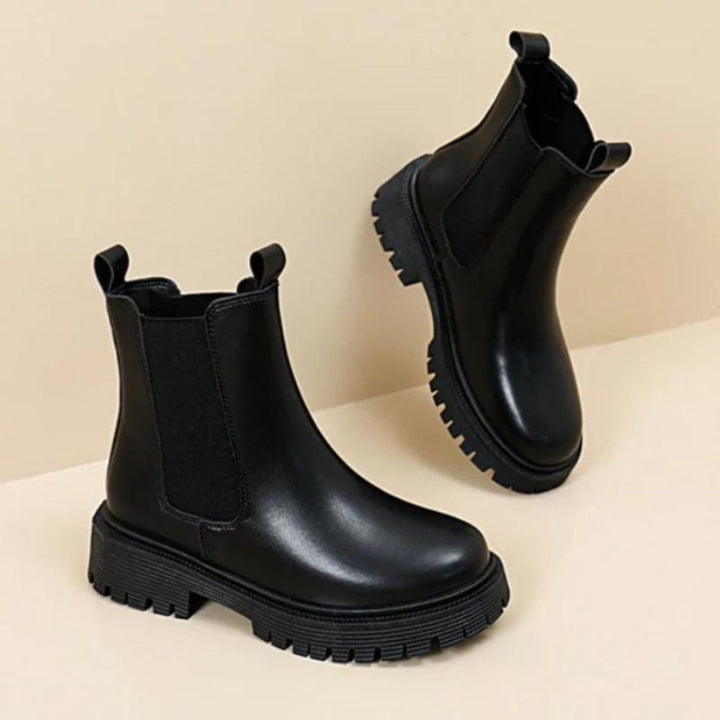 Elegant Chelsea Boots Made From High Quality Leather