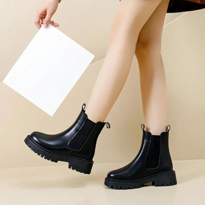 Elegant Chelsea Boots Made From High Quality Leather