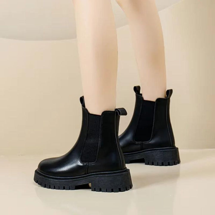 Elegant Chelsea Boots Made From High Quality Leather