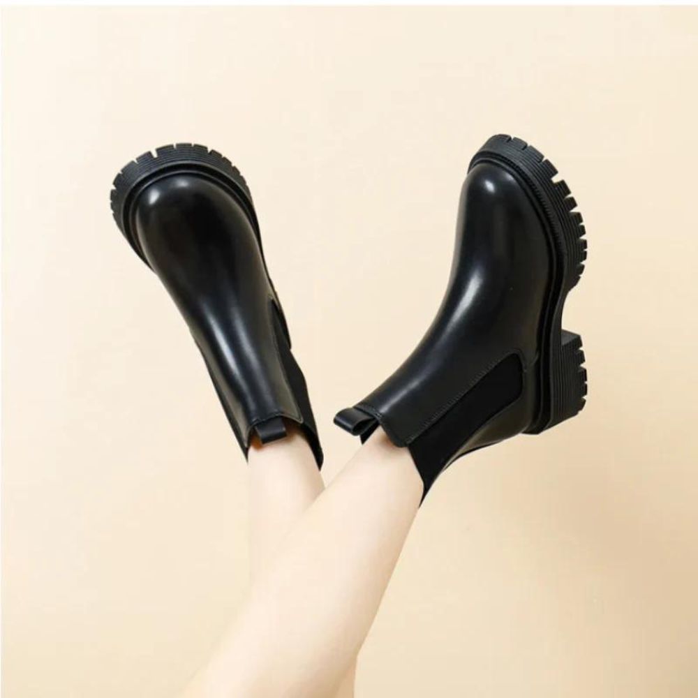 Elegant Chelsea Boots Made From High Quality Leather