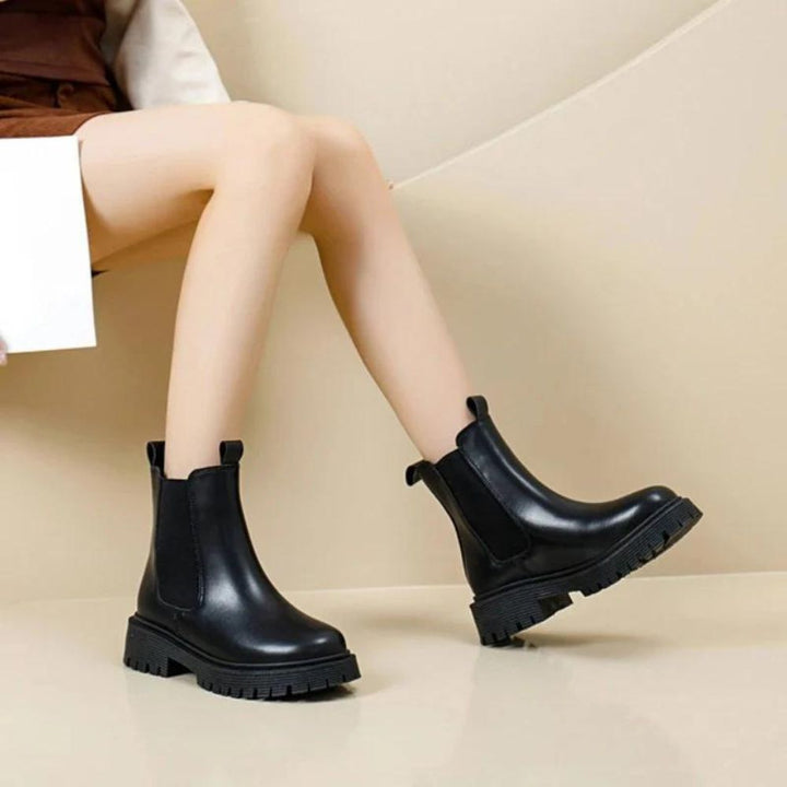 Elegant Chelsea Boots Made From High Quality Leather