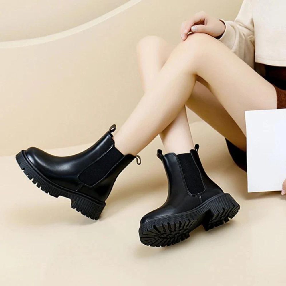 Elegant Chelsea Boots Made From High Quality Leather