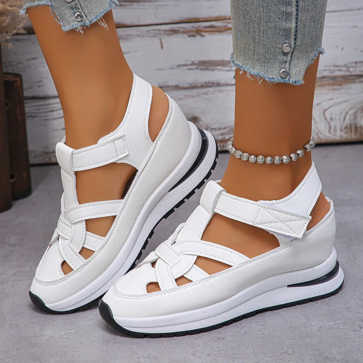 Women's Clogs With A Flat Sole And Closed Front Section