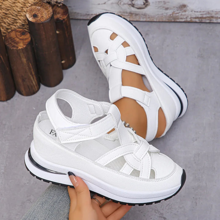 Women's Clogs With A Flat Sole And Closed Front Section