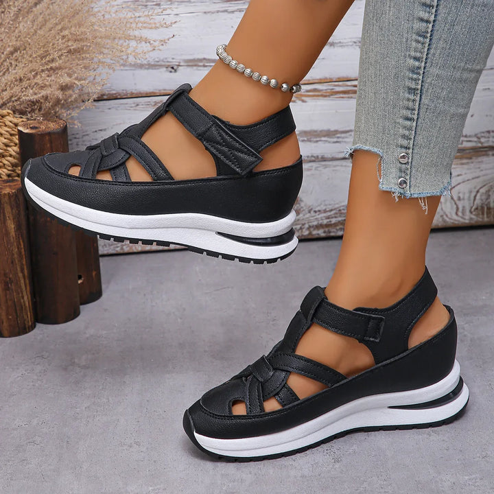 Women's Clogs With A Flat Sole And Closed Front Section
