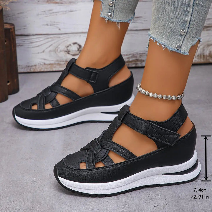 Women's Clogs With A Flat Sole And Closed Front Section